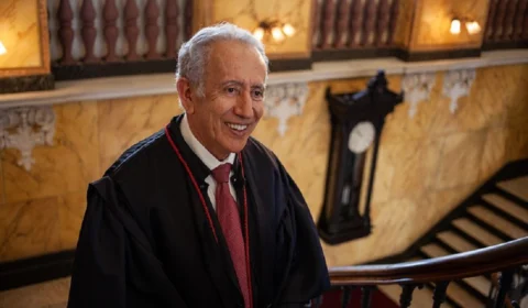 Desembargador Ari Moutinho participa de sua última sessão no TJAM