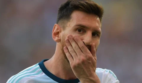 Covid-19: Messi e outros três jogadores do PSG testam positivo