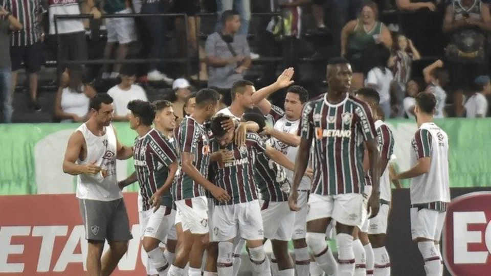 Flusão vence de virada Botafogo por 2 a 1 e sobe para vice-liderança com 12 pontos