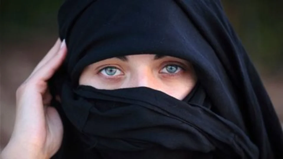 Mulheres afegãs devem consentir casamento, afirma decreto do governo Talibã