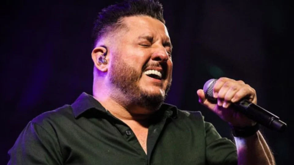 Avião com cantor Bruno, da dupla com Marrone, faz pouso não programado em Sorocoba após problema em voo