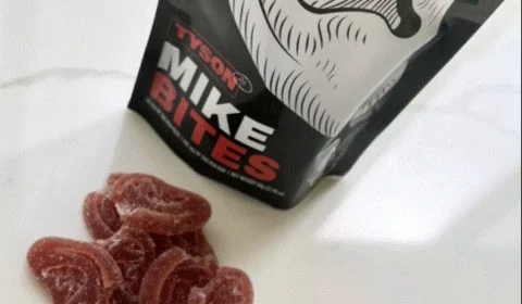 Mike Tyson ganha vida vendendo ‘petisco de maconha’ em formato de orelha