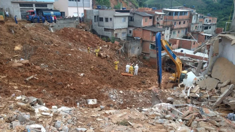 Último corpo é encontrado após deslizamento em Franco da Rocha-SP