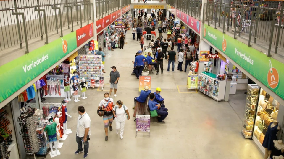 Fecomércio divulga o horário de funcionamento do comércio nos dias 31 de dezembro e 1º de janeiro, em Manaus