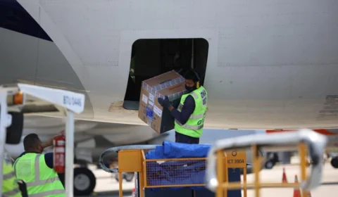 Amazonas recebe 43.290 doses de vacina contra a Covid-19, nesta quinta