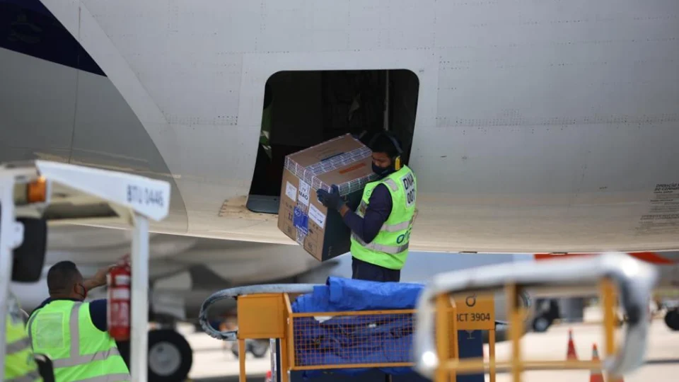 Amazonas recebe 43.290 doses de vacina contra a Covid-19, nesta quinta