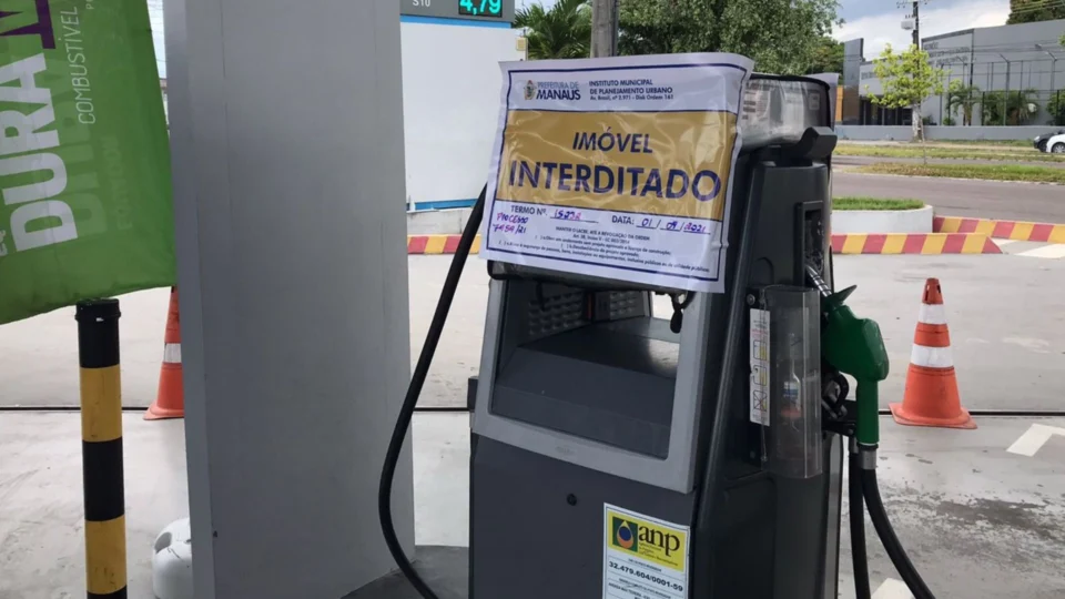 Fiscalização interdita posto de combustível sem Habite-se na Zona Norte de Manaus