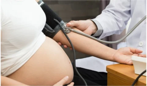 Justiça determina que família de trabalhadora grávida que morreu de covid receba indenização, em Manaus