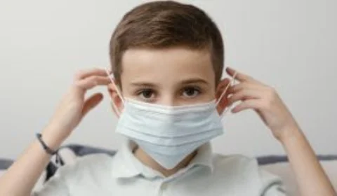 ‘Expôr filhos à contaminação por Covid pode dar cadeia’, diz jurista