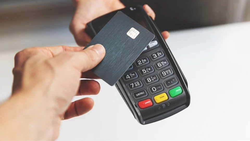 Golpe do cartão por aproximação: polícia alerta para riscos e cuidados