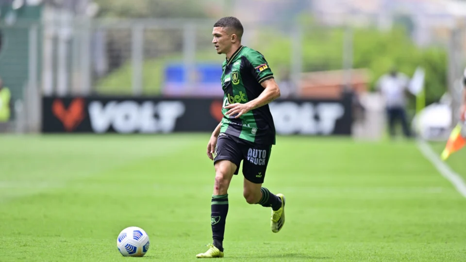 Lateral do América/MG fala em atenção para reverter derrota na Libertadores