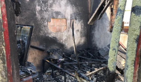 Incêndio provoca destruição em casa no bairro Praça 14, em Manaus