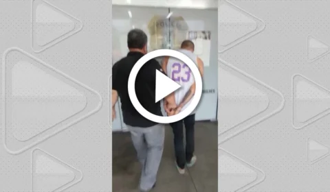 VÍDEO: homem agride companheira por duvidar da paternidade de filho em Manaus