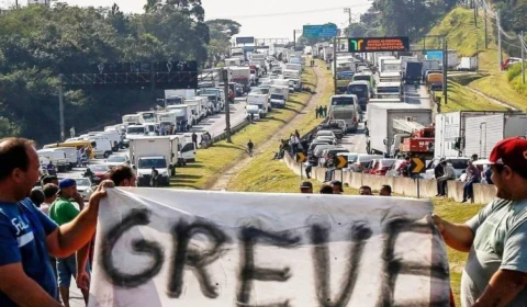 Greve: caminhoneiros ameaçam parar no dia 1º de novembro