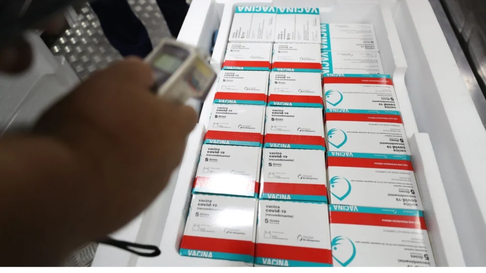 Amazonas recebe mais de 70 mil doses de vacinas contra a Covid-19