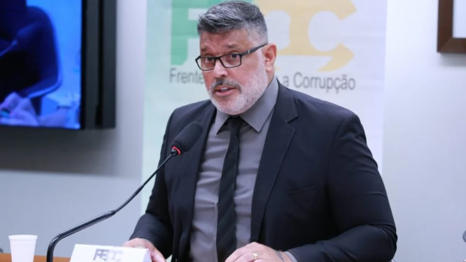 Projeto de lei prevê colocação de painéis em estações rodoviárias com vagas de emprego