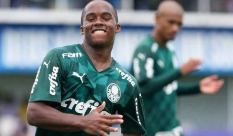 Endrick diz que técnico do Palmeiras ‘está certo’ quando lhe sugeriu viagem à Disneylândia