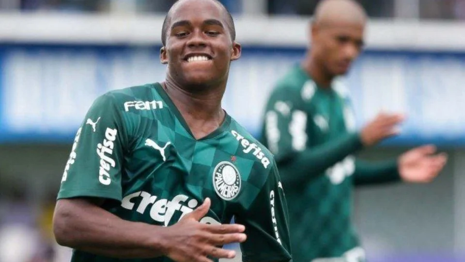 Endrick diz que técnico do Palmeiras ‘está certo’ quando lhe sugeriu viagem à Disneylândia
