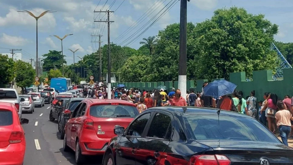 VÍDEO: Visitação gratuita do Cigs é marcado por fila, aglomeração e engarrafamento