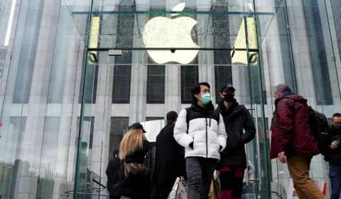 Por aumento de casos de Covid-19, Apple fecha suas lojas em Nova York