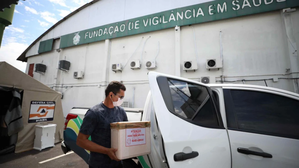 Distribuição de doses para vacinação de adolescentes inicia nessa segunda-feira no interior do AM