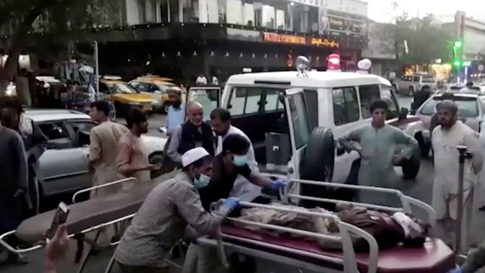 Estado Islâmico-K assume atentado em Cabul com dezenas de mortos