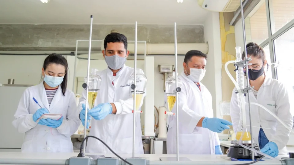 No AM, pesquisa produz biolubrificante para reduzir impactos ambientais e à saúde