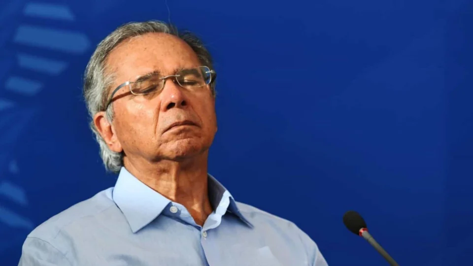 Auxílio emergencial: Guedes volta atrás em fala sobre prorrogação