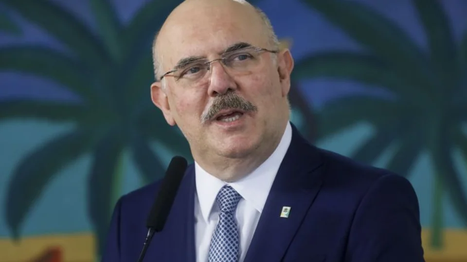 Ministro da Educação visita Manaus e cita polêmicas recentes