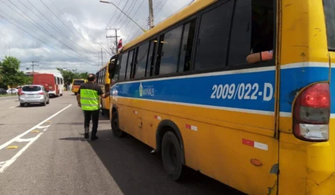Em Manaus, motorista de micro-ônibus ‘amarelinho’ é autuado por conduzir sem CNH