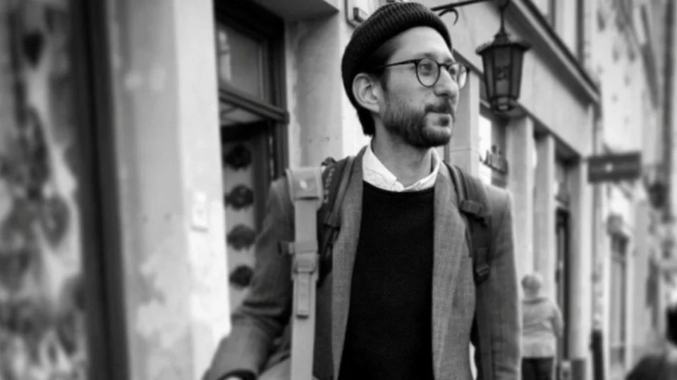 Após condenação de prisão, Mianmar liberta jornalista americano acusado de incitar protestos no país