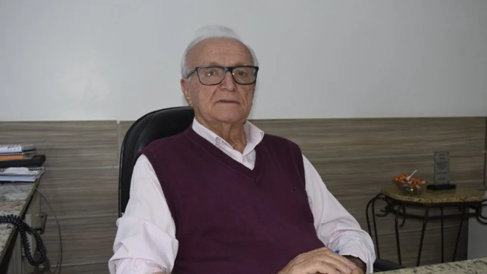 Prefeito é esfaqueado por mulher dentro do prédio da prefeitura de Palmitinho, no Rio Grande do Sul