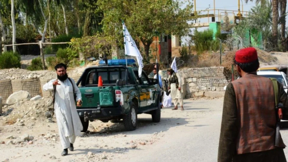Veículo de talibãs é atacado no Afeganistão