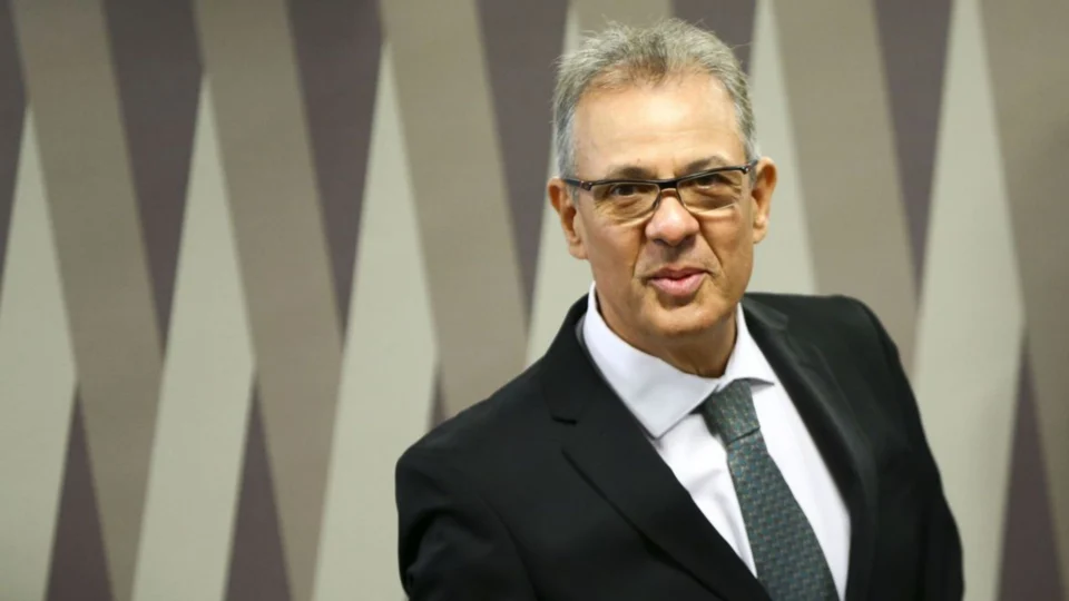 ‘Brasil não terá horário de verão’, diz ministro de Minas e Energia