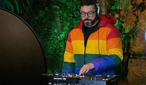 Em Manaus, quatro DJs agitam o pôr do sol às margens do Rio Negro no aquecimento da festa Maomoon