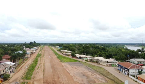 Com prazo de obra esgotado e R$ 6 milhões pagos, moradores denunciam que pista de pouso de Pauini-AM segue no barro