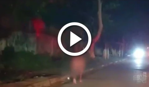 VÍDEO: homem corre pelado e aterroriza moradores em Itacoatiara, no AM