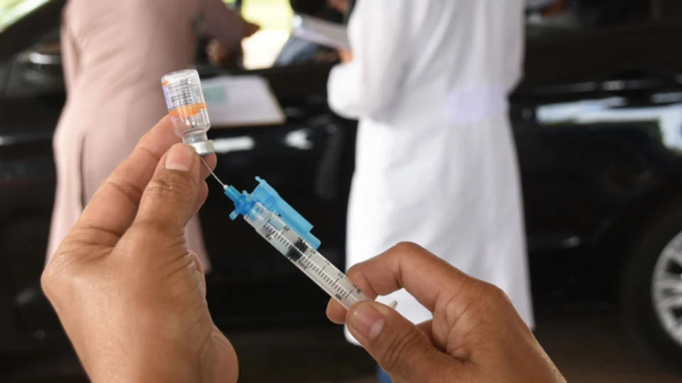 Covid-19: Brasil registra menor média móvel do ano