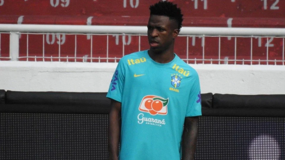 Tite deve escalar no ataque Raphinha, Matheus Cunha e Vini Júnior no duelo contra Equador