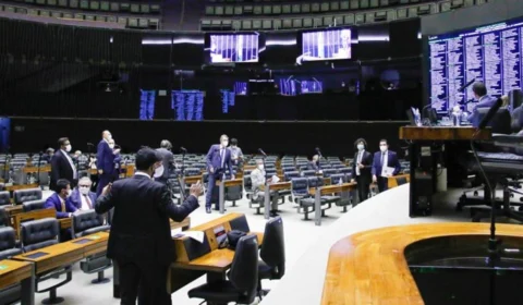 Câmara aprova Orçamento da União de 2022 com benefício a policiais