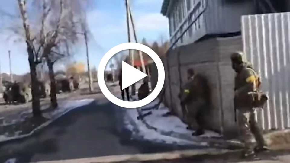 Imagens fortes: na guerra da Ucrânia, vídeo mostra confronto de forças russas e ucranianas e soldados mortos