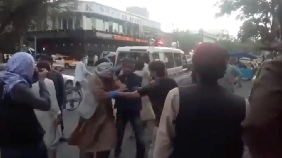 Explosões deixam mais de 10 mortos na região do aeroporto de Cabul, no Afeganistão