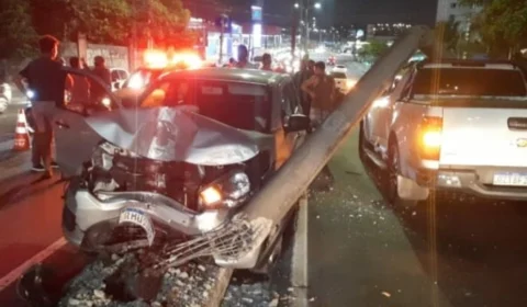 Mulher é presa após dirigir embriagada e bater em poste no Coroado