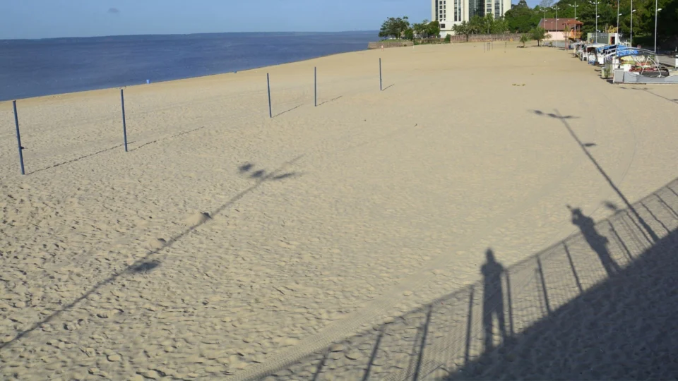 Em Manaus, praia da Ponta Negra abre na segunda e ficará fechada no feriado