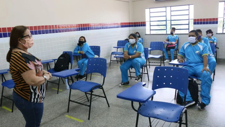 Novo ensino médio será implementado no AM; aulas passarão a ter seis tempos