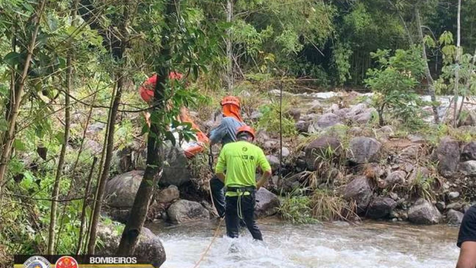 Cabeça d’ água atinge cidade de Lavrinha-SP e provoca três mortes