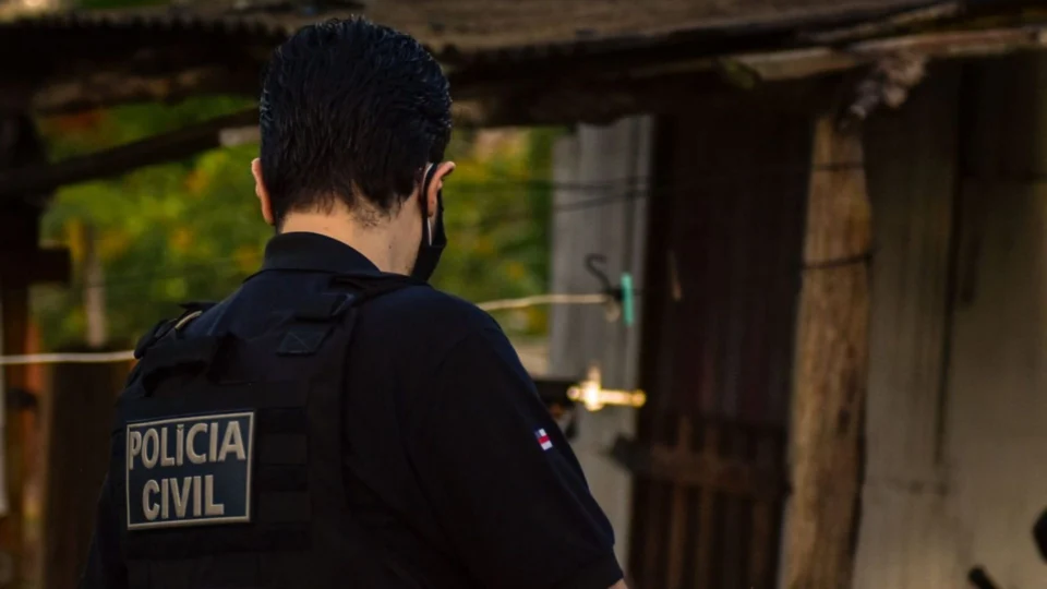 Suspeito de matar personal trainer foge de cela em Coari, no AM