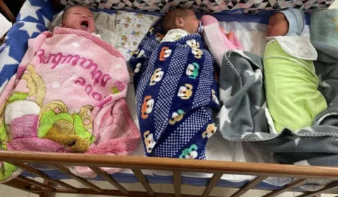 Bebês de barrigas de aluguel continuam a nascer no meio da guerra em Kiev