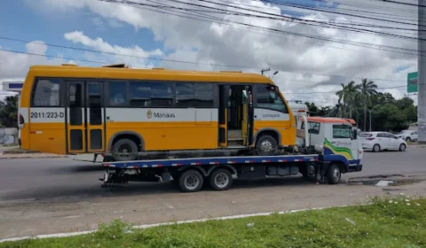 Três micro-ônibus são removidos por irregularidades pelo Detran, em Manaus