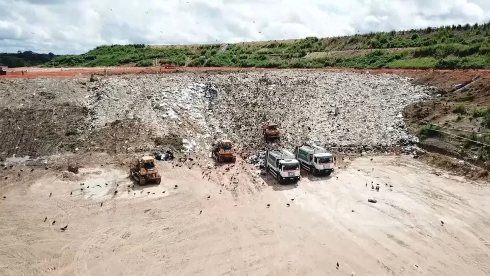 Construção de aterro sanitário próximo a igarapé causa preocupação no Amazonas